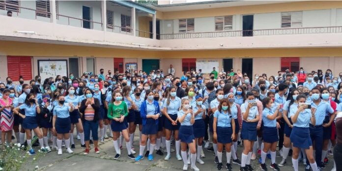 Denuncian “estandarización de la obscenidad” en escuelas cubanas