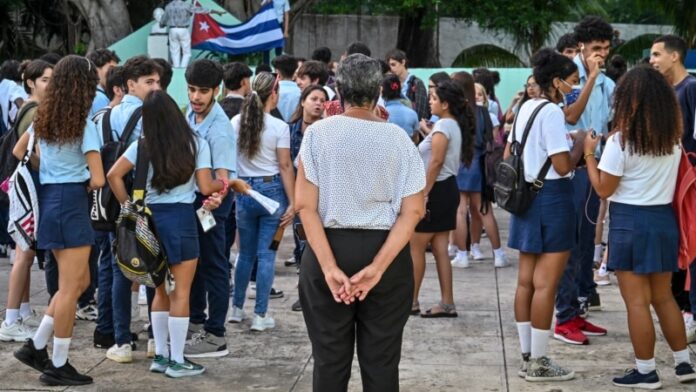 Advierten sobre “estandarización de la obscenidad” en las escuelas cubanas