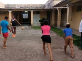 Nuevo invento del Comunismo: Voleibol de playa sin arena