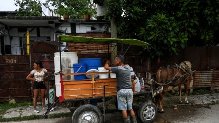 “La vida se va haciendo insostenible”, alertan cubanos