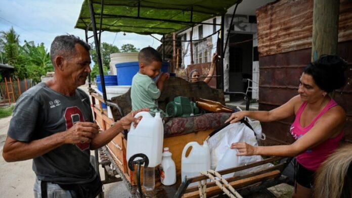 Basura y escasez de agua, las dificultades cotidianas agobian a cubanos