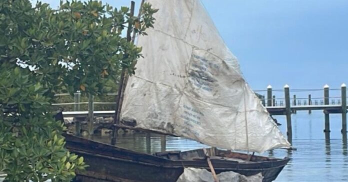 Nuevo grupo de balseros cubanos llega a Isla Mujeres, en México