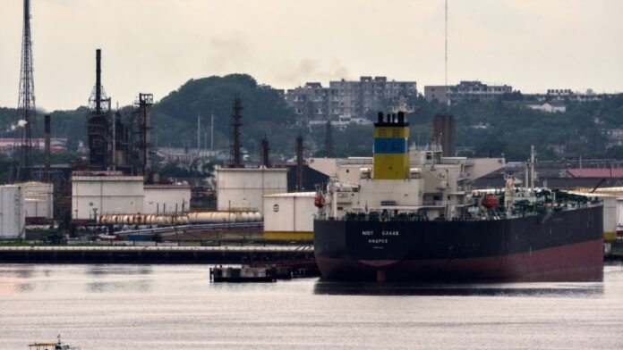 Un barco cargado de petróleo ruso llega a Cuba: ¿aliviará la crisis con los apagones?