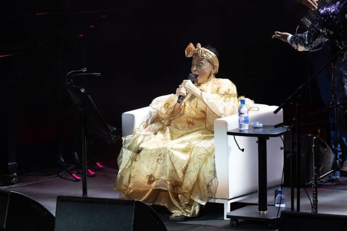 Omara Portuondo anuncia su “retiro definitivo” de los escenarios a punto de cumplir 94 años