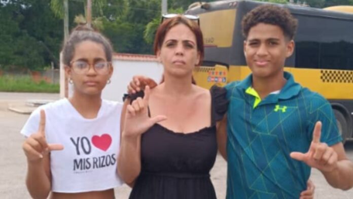 Denuncian torturas psicológicas contra presa política cubana del 11J y sus hijos