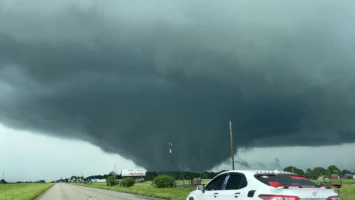 Reportan tornados en el sur de la Florida