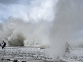 Inundaciones en el occidente de Cuba por Milton: Así se sintió el huracán en el Malecón habanero