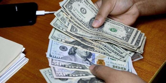 En aumento: valor del dólar crece dentro del mercado informal cubano