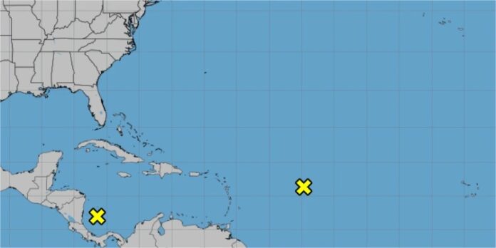 Luego de dos huracanes, Cuba vigila sistema en el Atlántico