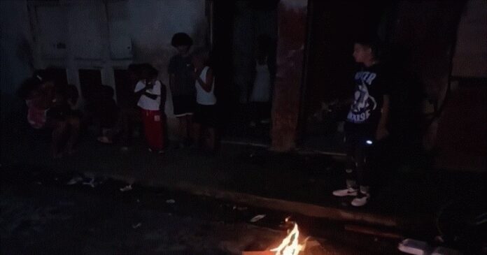 La mayoría de los cubanos sin luz, tras otra desconexión del Sistema Eléctrico,