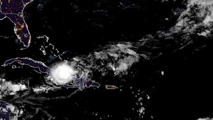 Huracán Oscar toca tierra en Guantánamo con fuertes lluvias