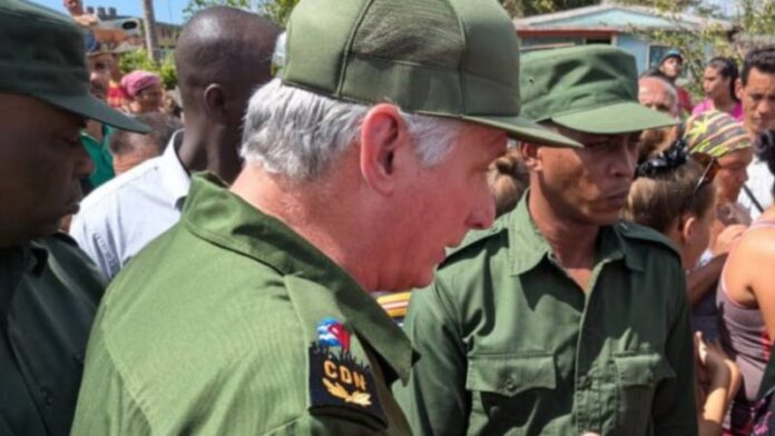 “Nos dejaron solos”: Cubano encara a Díaz-Canel durante su visita a Guantánamo (VIDEO)