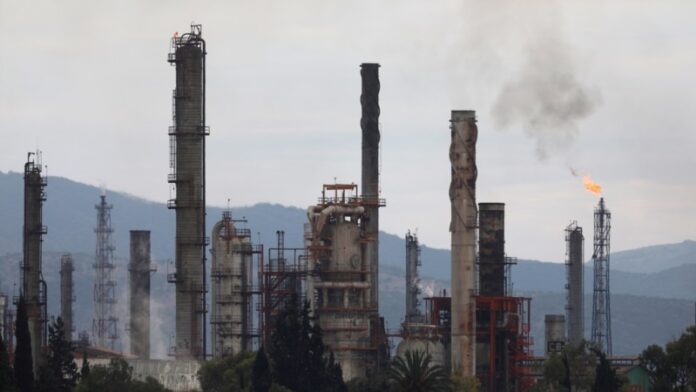 Principales noticias de Cuba hoy: México envía petróleo; restablecen paso por vía terrestre hacia Imías