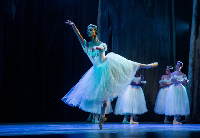 El Ballet Nacional de Cuba homenajea al argentino Julio Bocca con 'El Lago de los Cisnes'