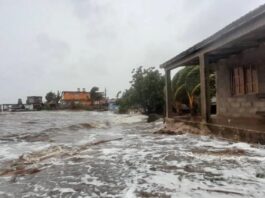 Informan en la Televisión Cubana sobre la inminente llegada del huracán Rafael