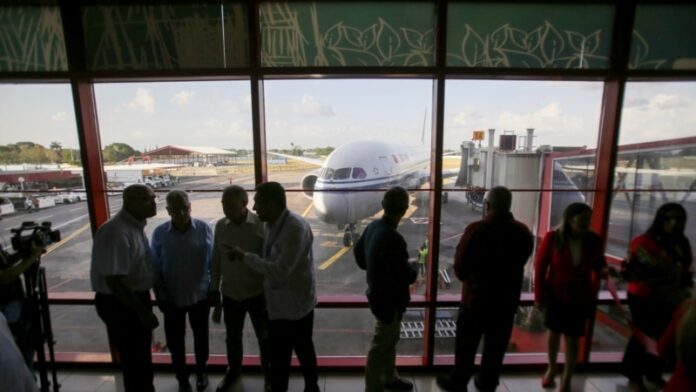 Cierran los aeropuertos de La Habana y Varadero por el ciclón Rafael