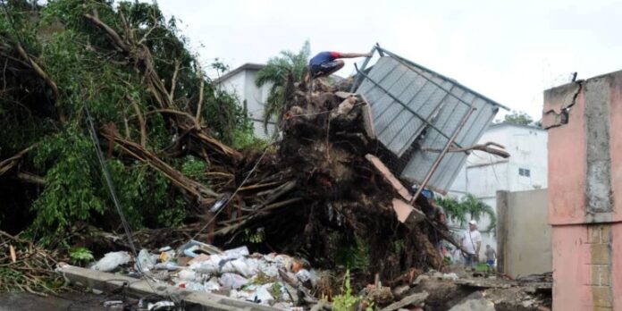 Más de 460 derrumbes en La Habana tras paso de huracán Rafael