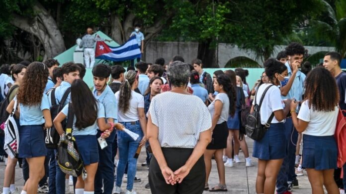 Violencia de género y pobreza fomentan “deserción escolar de niñas y mujeres” en Cuba