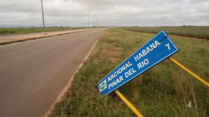 Pinareños estarán varios días sin electricidad; por qué sucede esto si el huracán Rafael no pasó por allí