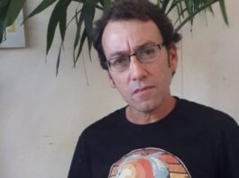 Arrestan a escritor José Gabriel Barrenechea en el contexto de las protestas de Encrucijada