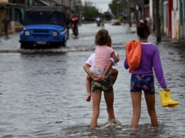 Cubanos afectados por el huracán Rafael siguen viviendo una pesadilla