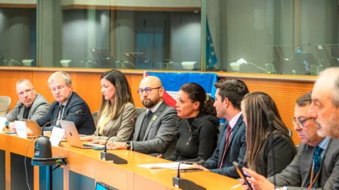 Cubana exprisionera política habla en Foro Transatlántico en Parlamento Europeo