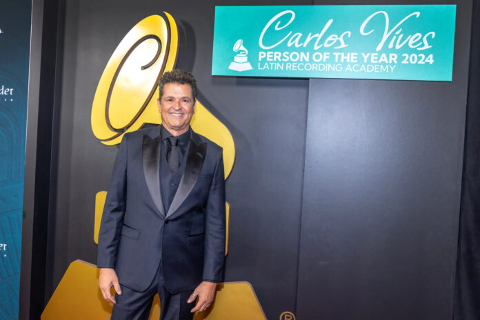 Carlos Vives es coronado como la Persona del Año de los Latin Grammy con fiesta colombiana