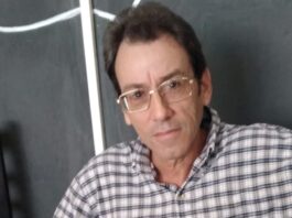 Escritor José Gabriel Barrenechea lleva 8 días en huelga de hambre