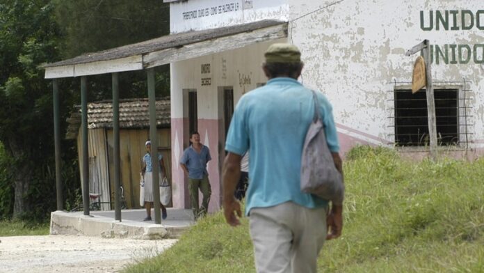 Varios pueblos en Santiago de Cuba llevan más de 10 días sin electricidad