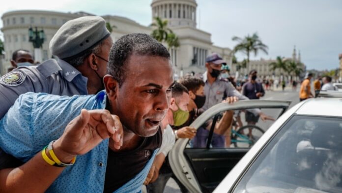 Senado de Chile pide al presidente Boric exigir libertad y democracia en Cuba