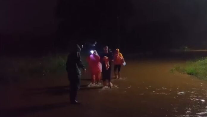 Evacuaciones de último minuto en Moa por crecida de río