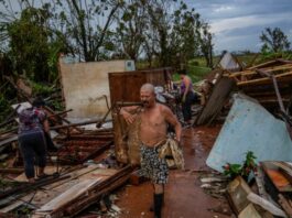 Familias cubanas que lo perdieron todo por los huracanes se sienten desamparadas por el Estado