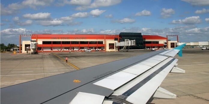 Aeropuertos cubanos se quedan sin combustible para abastecer a sus aviones