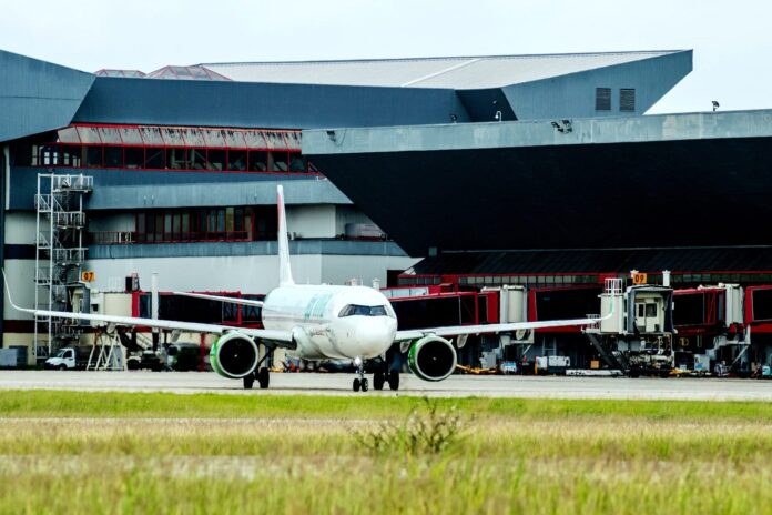 Aeropuertos y servicios de transporte operan con normalidad en Cuba pese a crisis energética