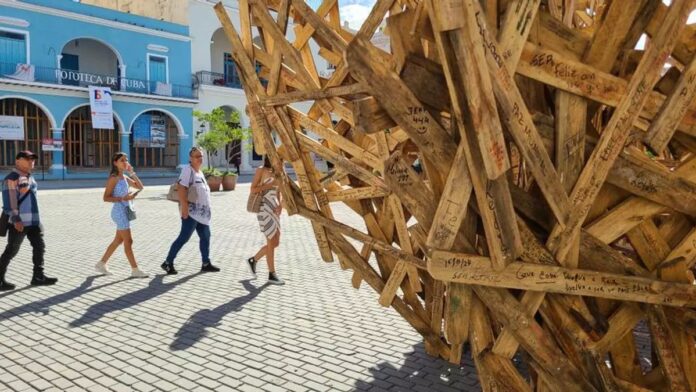 An Improvised Wall of Lamentations and Dreams of Cubans – Havana Times