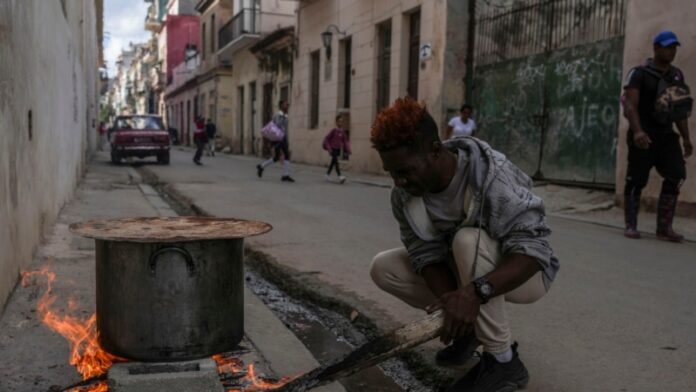 Cuba dice que restableció el Sistema Eléctrico Nacional pero anuncia que casi la mitad del país se apagará este jueves