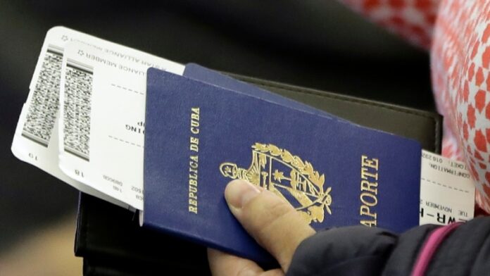 Cuba exigirá pasaporte vigente a cubanos que viajen a la isla a partir de abril de 2025