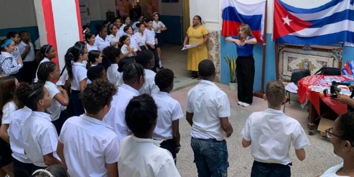 Régimen cubano enviará a sus mejores estudiantes a “vacacionar” a San Petersburgo 