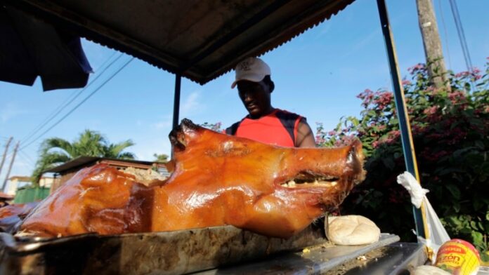 De tradición a lujo, el lechón asado desaparece de la cena de Nochebuena en Cuba