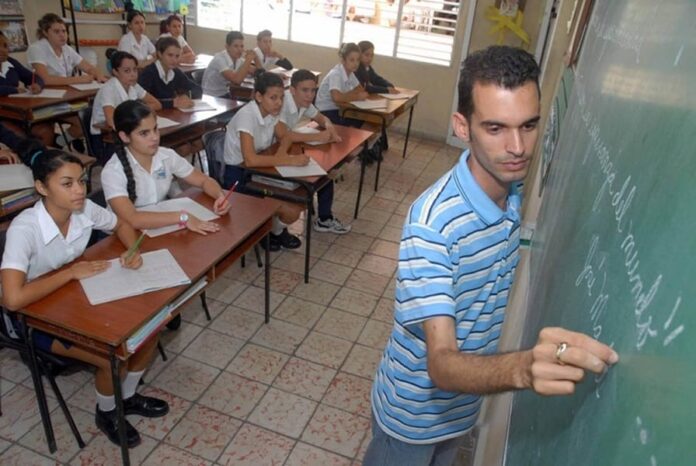 Cuba celebra el Día del Educador este 22 de diciembre: ¿cuánto ganan sus maestros?