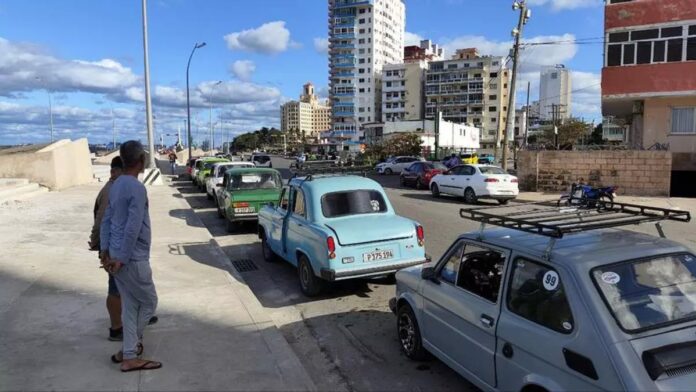 The Despair of a Gas Station Lines Manager in Havana – Havana Times