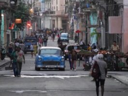 “Aquí no hay quien viva”, dicen cubanos ante escalada de precios