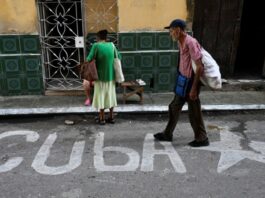 Cuba, país en bancarrota, experto detalla los signos del colapso económico del 2024