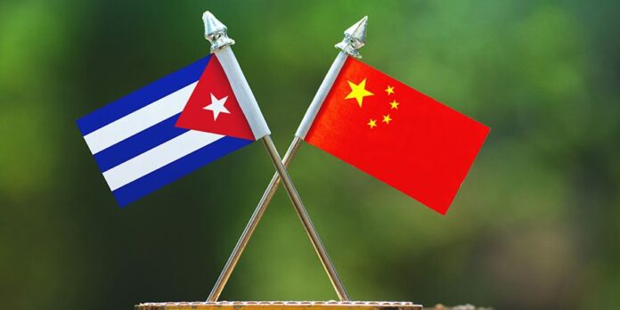 Raúl Castro and Díaz-Canel Meet in Cuba with a High-ranking Chinese Military Official 