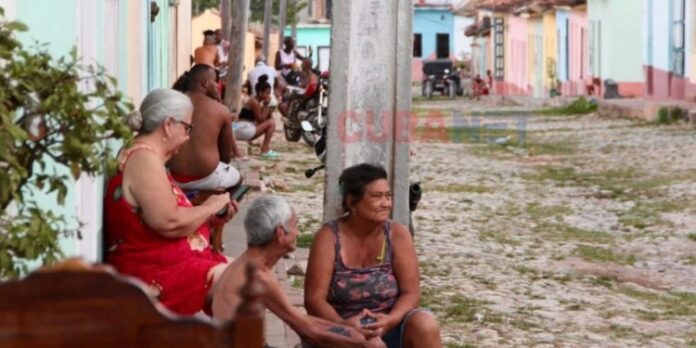 Díaz-Canel felicita a los cubanos: “¿Dónde está la felicidad si no hay ni agua?”