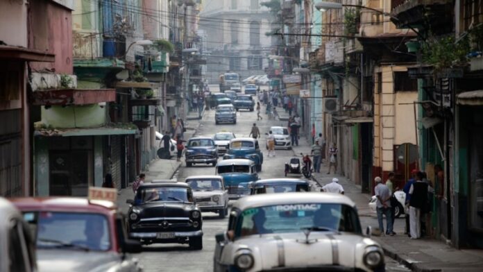 Cuba aprueba nueva política para importar y comercializar carros