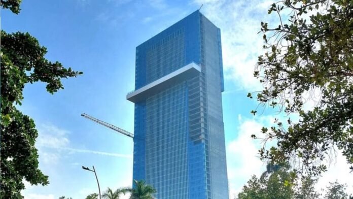 Polémica por estreno del hotel “Torre K” en La Habana