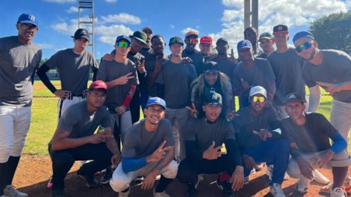 Denuncian a un equipo de béisbol de La Habana que abandonó a su entrenadora “por ser mujer”