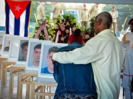 Ausencias y una foto tapada revelan la indignación de los familiares de los 13 muertos en Melones