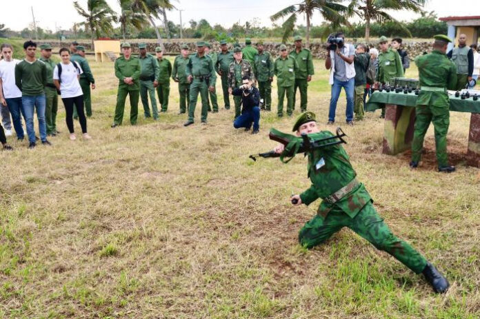 Un “bastión estudiantil” convocado por las Fuerzas Armadas para tapar la tragedia de Melones